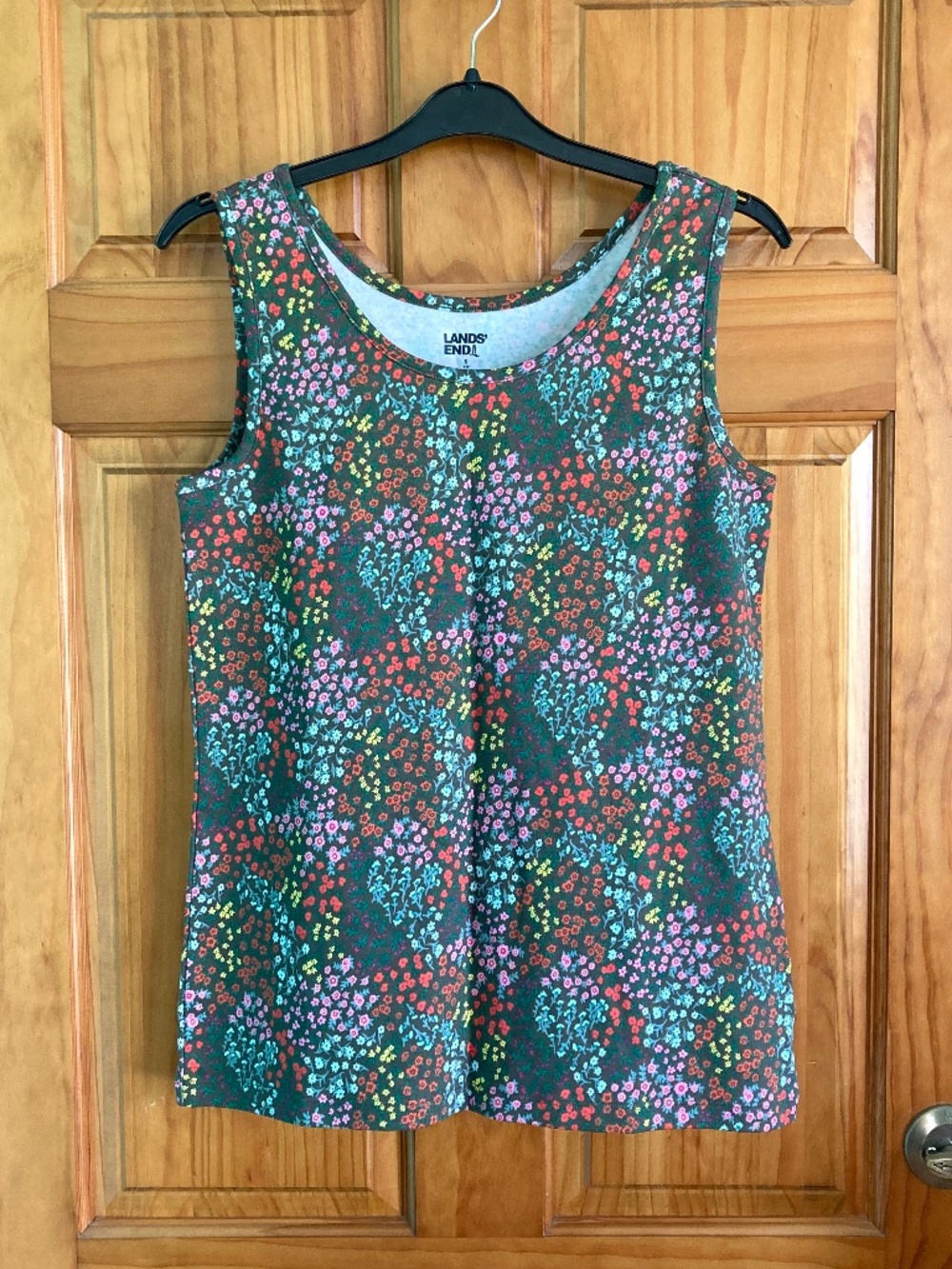 Women’s Lands’ End new without tags-never worn size small green floral tank top